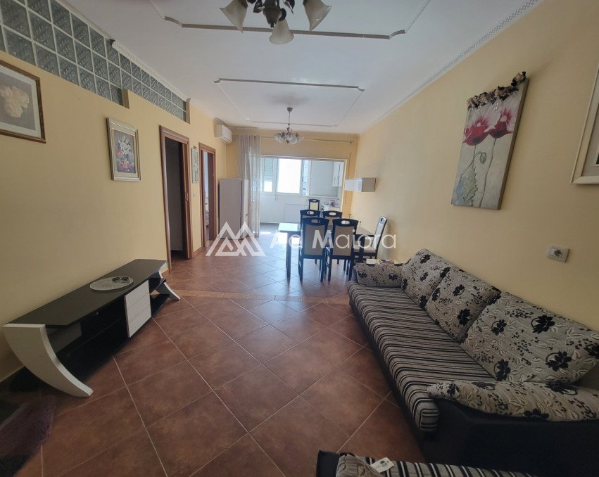 JEPET ME QIRA APARTAMENT 2+1 300 EURO