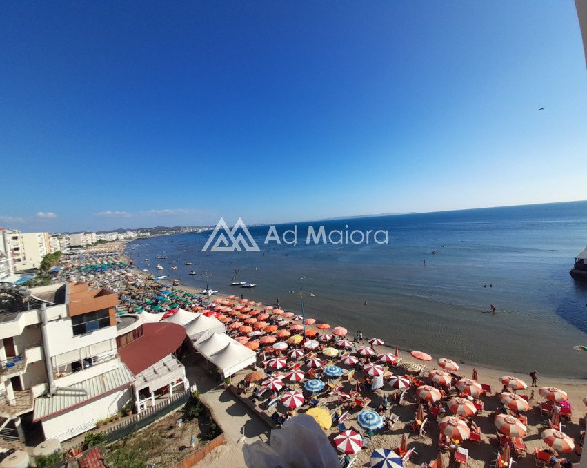 Shitet apartament ne vijen e pare te plazhit