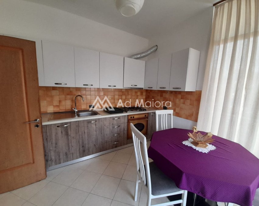 JEPET APARTAMENT ME QIRA NE QENDER DURRES