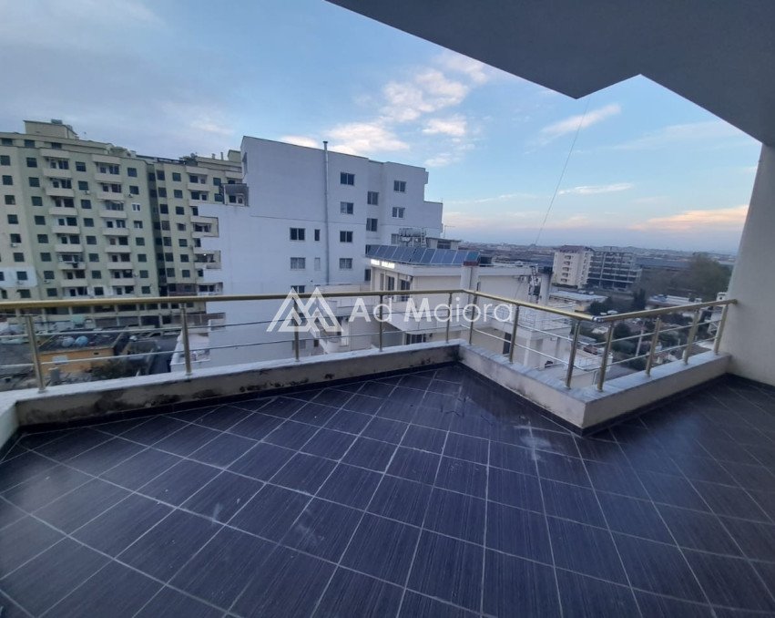 jepet apartament me qira 1+1 ne plazh