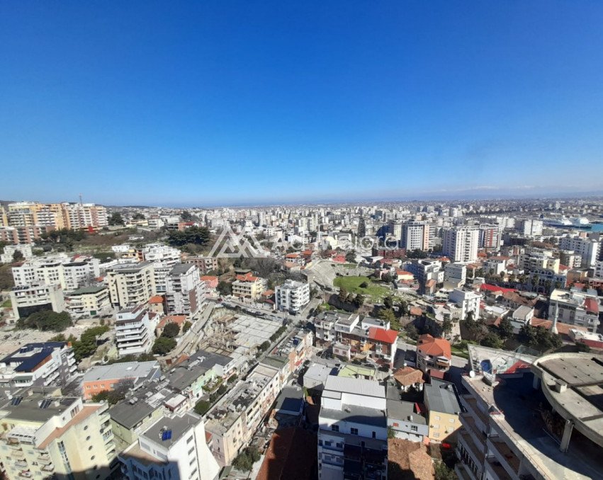 SHITEN APARTAMENTE ME PAMJE NGA QYTETI