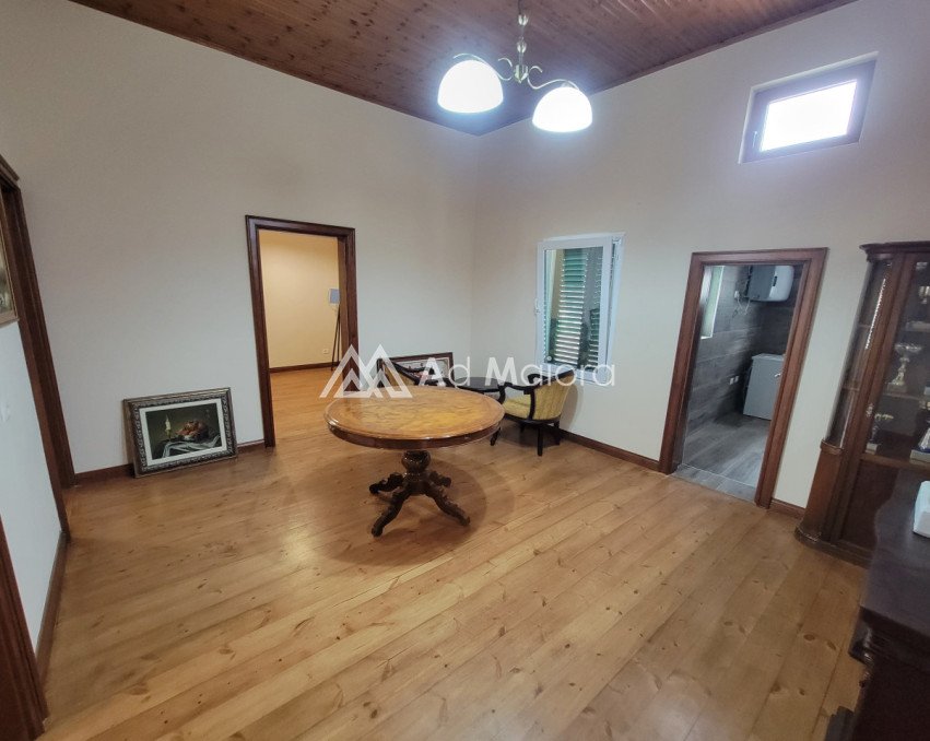 Jepet me qira ambjent muktifunksional ne durres