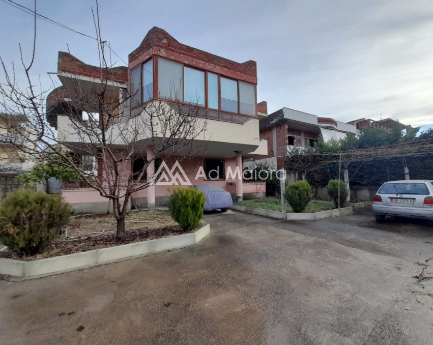 SHITET GODINE NE PLAZH SHUME FUNKSIONALE