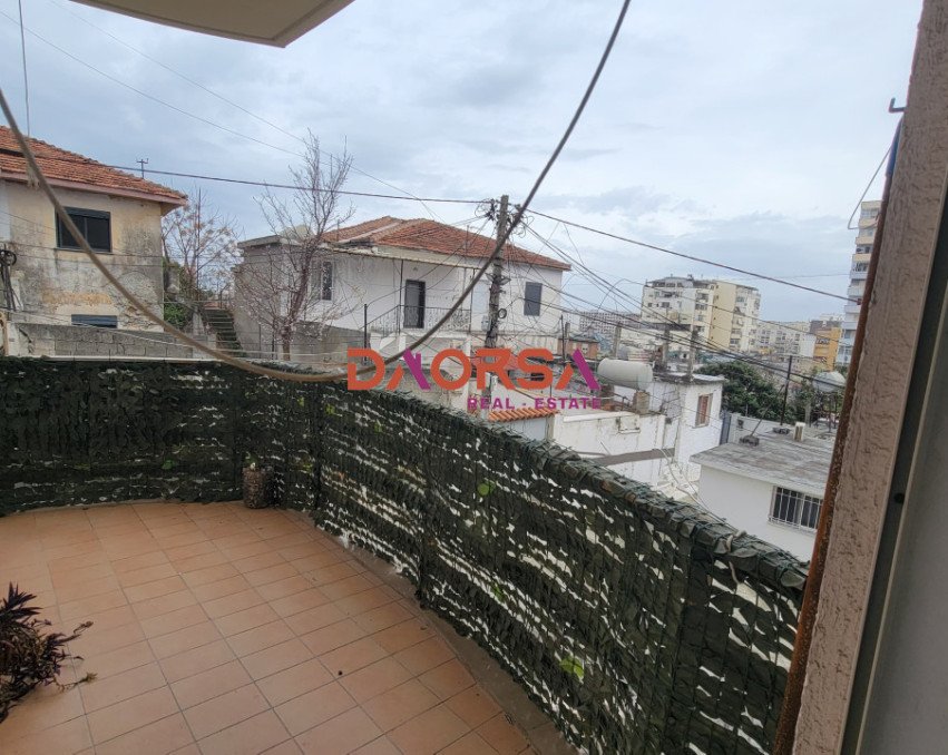 JEPET ME QIRA PRANE GJYKATES DURRES 2+1