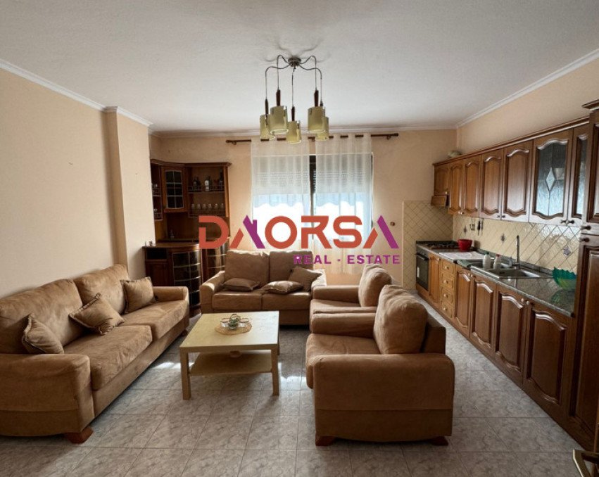 Jepet me Qira Apartament 2+1 – Qendra, Durrës