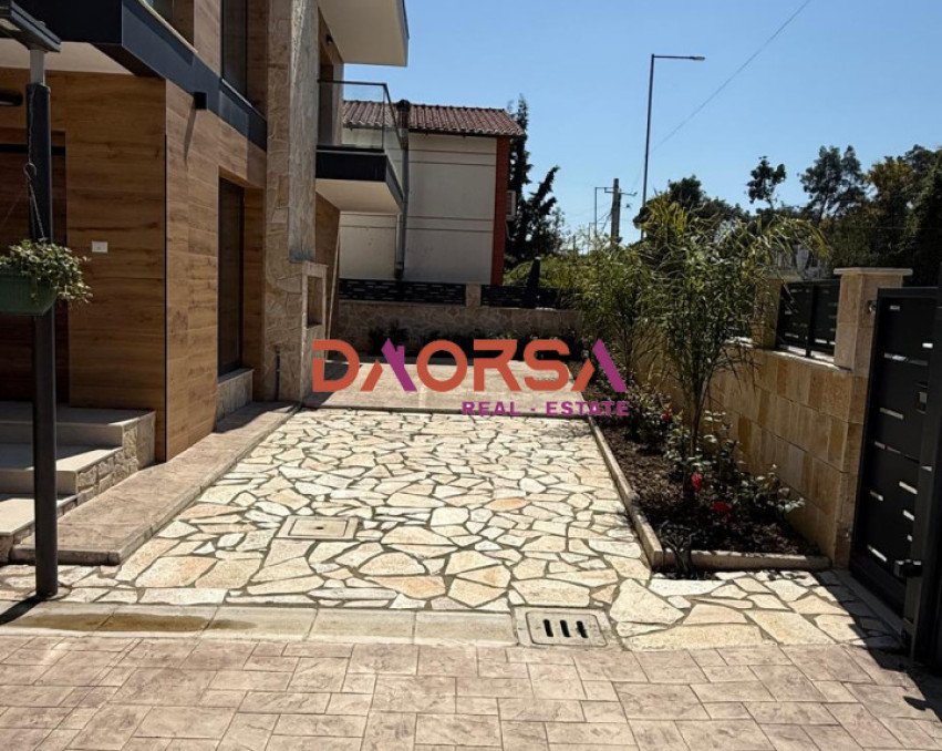 SHITET VILË MODERNE NË GOLEM – 3 KATE