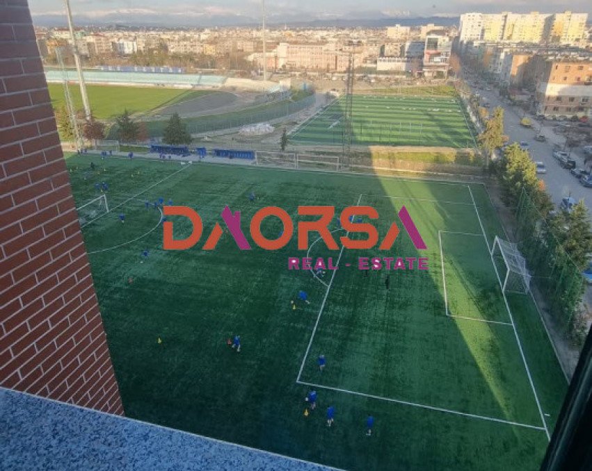 Shitet apartament 1+1 pranë Stadiumit – Kati 6 me