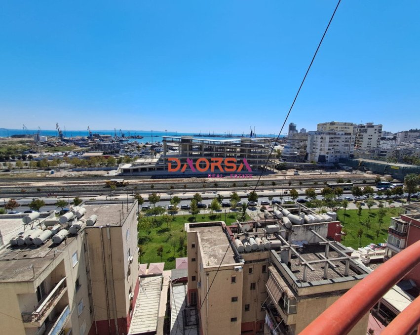 Shitet garsoniere në qendër të Durrësit