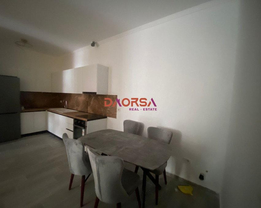 Shitet apartament 1+1 në zonën e Ilirisë, Durrës.