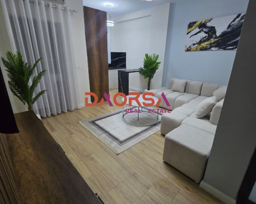 Shitet Apartament 1+1 –Afër Hotel Majestik