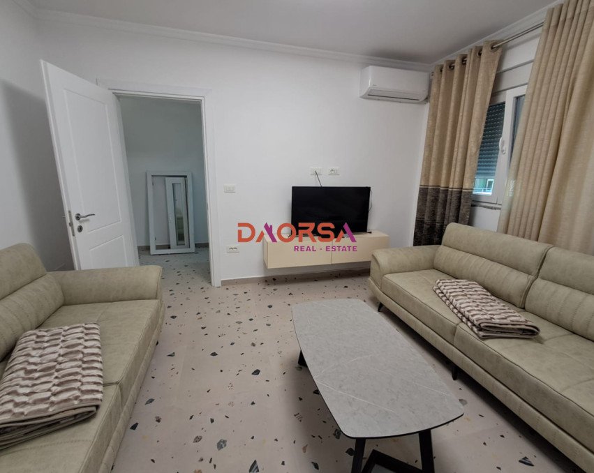 Shitet ose jepet me qira apartament 3+1