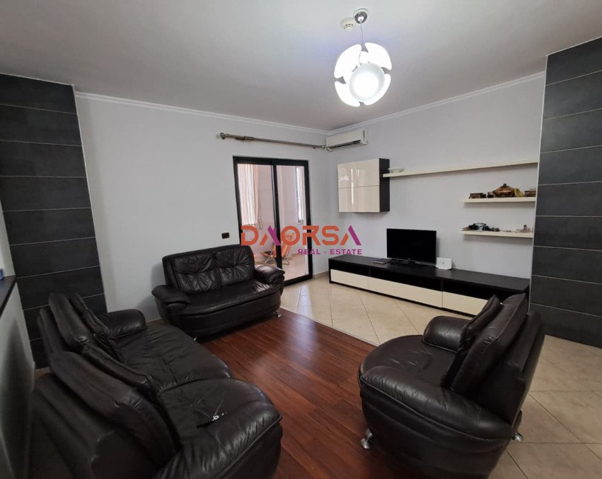 Jepet me qira apartament 2+1 te Markata, Durrës