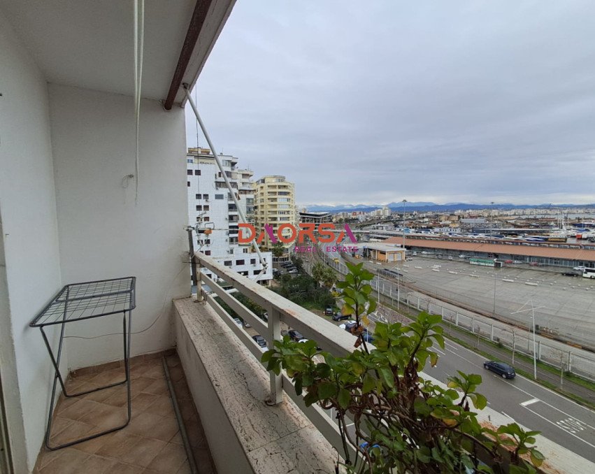 JEPET ME QIRA 1+1 TE RRUGA E RE E PORTIT