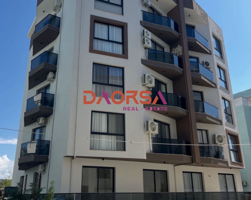 Shitet Garsoniere + Verandë – Pallat i Ri 2025