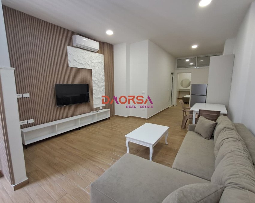 jepet me qira apartament 1+1 te ish urtja durres