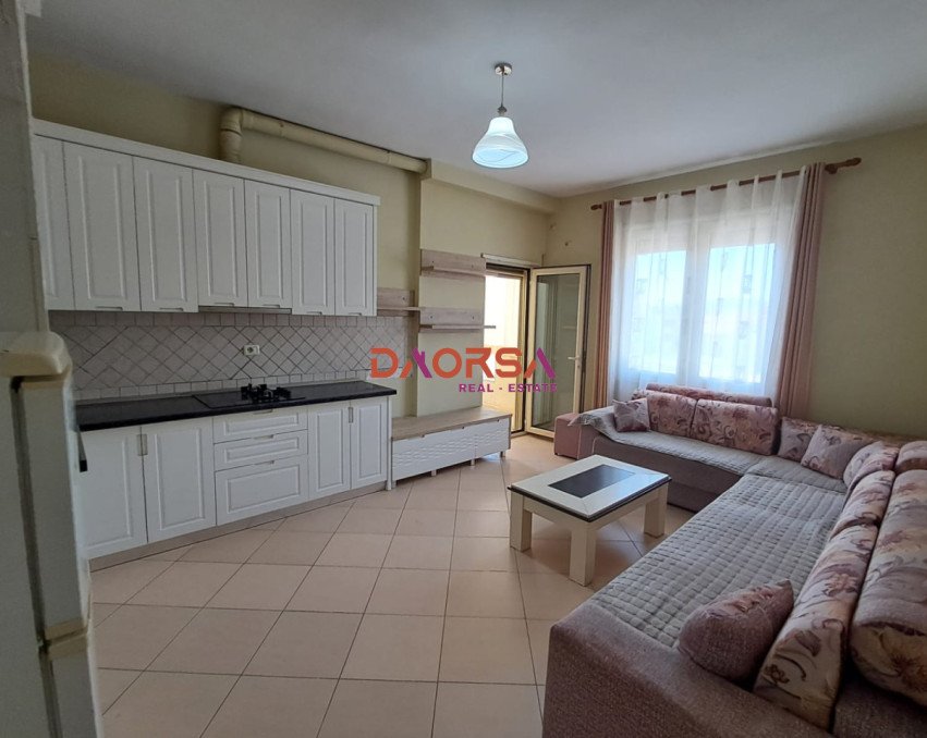 Shitet apartament 2+1 ne durres
